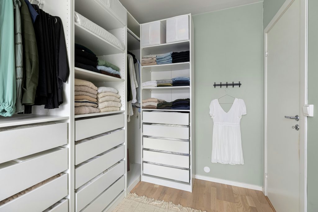 Organizing wardrobe for minimalist lifestyle