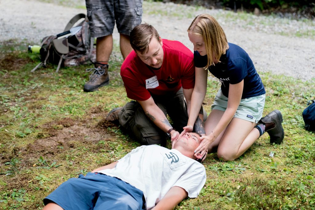 first aid for fainting recovfirst aid for fainting recovery position demonstrationery position demonstration