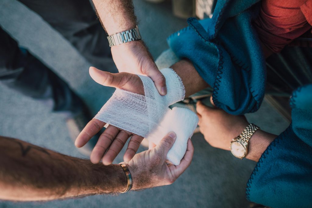 first aid for cuts applying pressure to stop bleeding wound