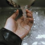 burn first aid cooling burn with running water