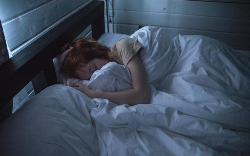 Weekend Catch-Up Sleep: Surprising Effects on Your Body and Mind