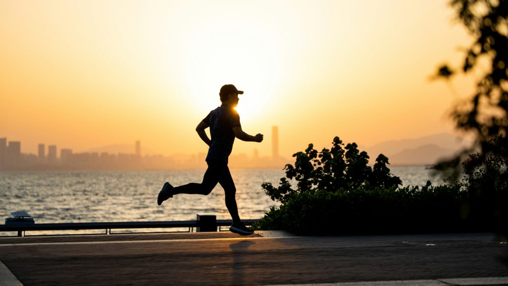 morning fasted cardio workout running outdoors sunrise