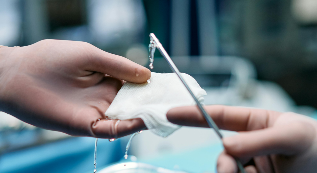 first aid for cuts cleaning wound with clean water