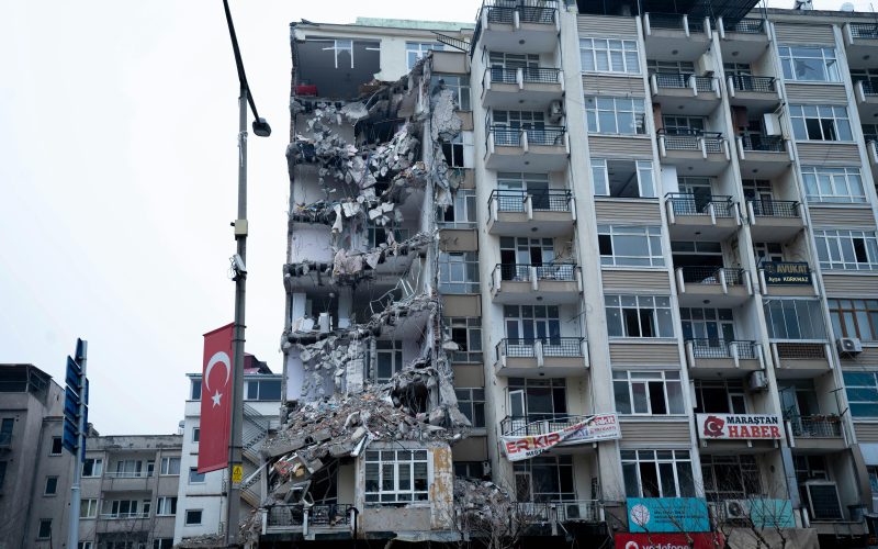 Earthquake Emergency Safety: A Simple Guide That Can Save Your Life